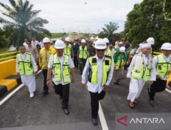 Gubernur Kalsel secara resmi meresmikan Jembatan Sahbirin Noor