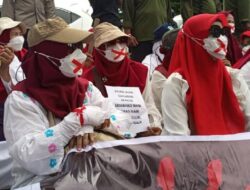 Massa Mengadakan Demo di Gedung Kepresidenan Yogyakarta, Mengejutkan dengan Tuntutan Mereka