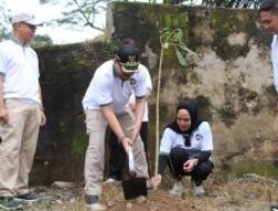 Peringatan HPSN: Dispera KPLH Melakukan Penyusuran Sungai dan Pemilahan Sampah