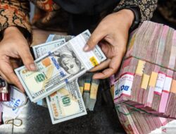 Nilai tukar rupiah Senin pagi adalah Rp15.706 per dolar AS.