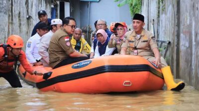 Pj Gubernur Jatim Meminta Prioritaskan Evakuasi Warga Rentan Akibat Banjir di Bangkalan Madura