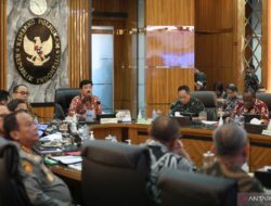 Kumpulkan Panglima dan pejabat kementerian untuk membahas Papua