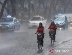 Masyarakat diingatkan oleh BMKG untuk waspada terhadap hujan badai di 27 provinsi