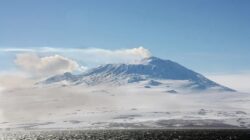 Gunung Berapi di Antartika Semburkan Debu Emas, Nilainya Hingga Rp95 Juta Per Hari