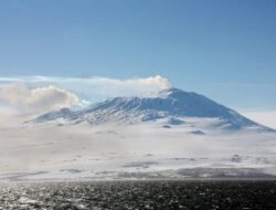 Gunung Berapi di Antartika Semburkan Debu Emas, Nilainya Hingga Rp95 Juta Per Hari